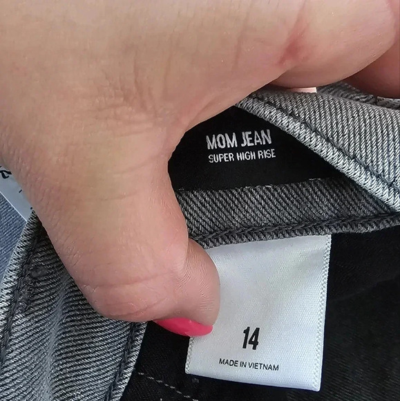 Express Mom Jean Super High Rise in gray - Picture 4 of 9